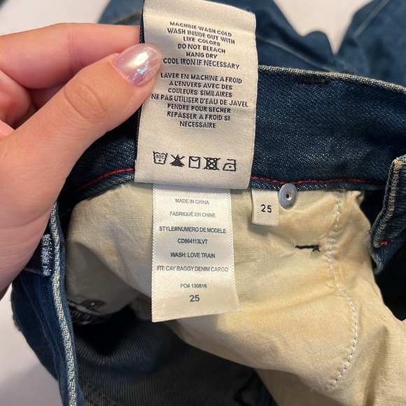 Alice + Olivia CAY BAGGY CARGO JEANS in Love Train - Picture 4 of 8